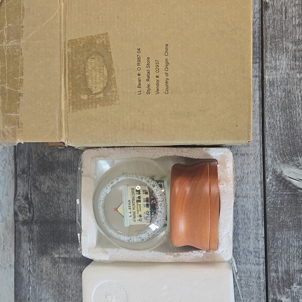 L.L. Bean Vintage Snow Globe Freeport Maine Home Decor - Picture 8 of 8